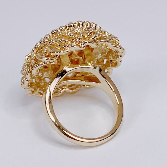 Signed Amedeo Gold Tone Victorian Revival Resin Cameo Statement Ring Size 7.25 - Picture 8 of 11